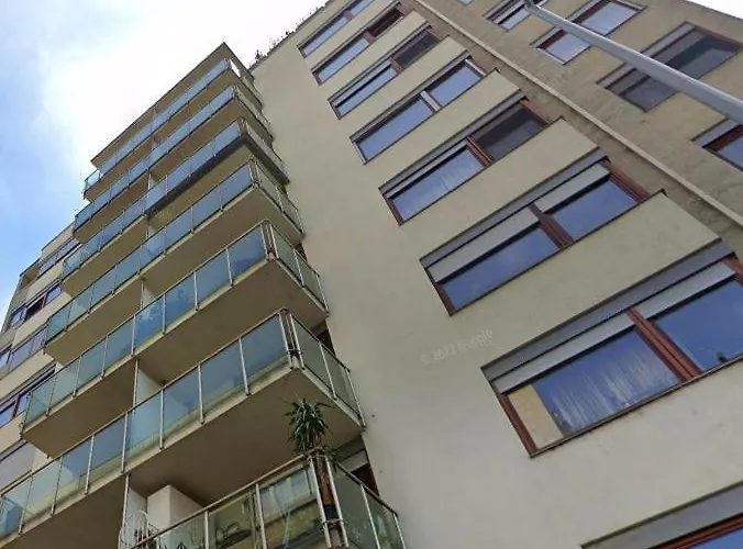 High Class Leopold * Budapesta