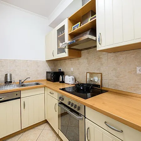 High Class Leopold Ξενοδοχείο *